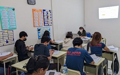 バリの日本語学校でボランティア